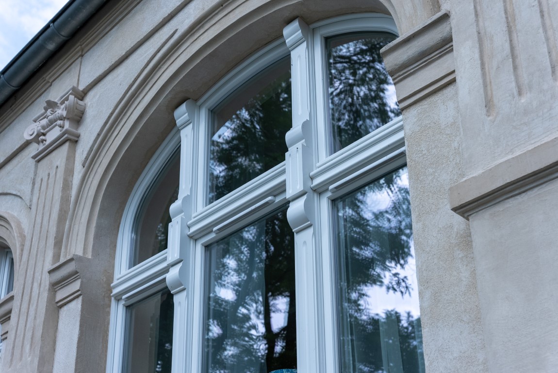 Kasteel-witte-houten-ramen-2